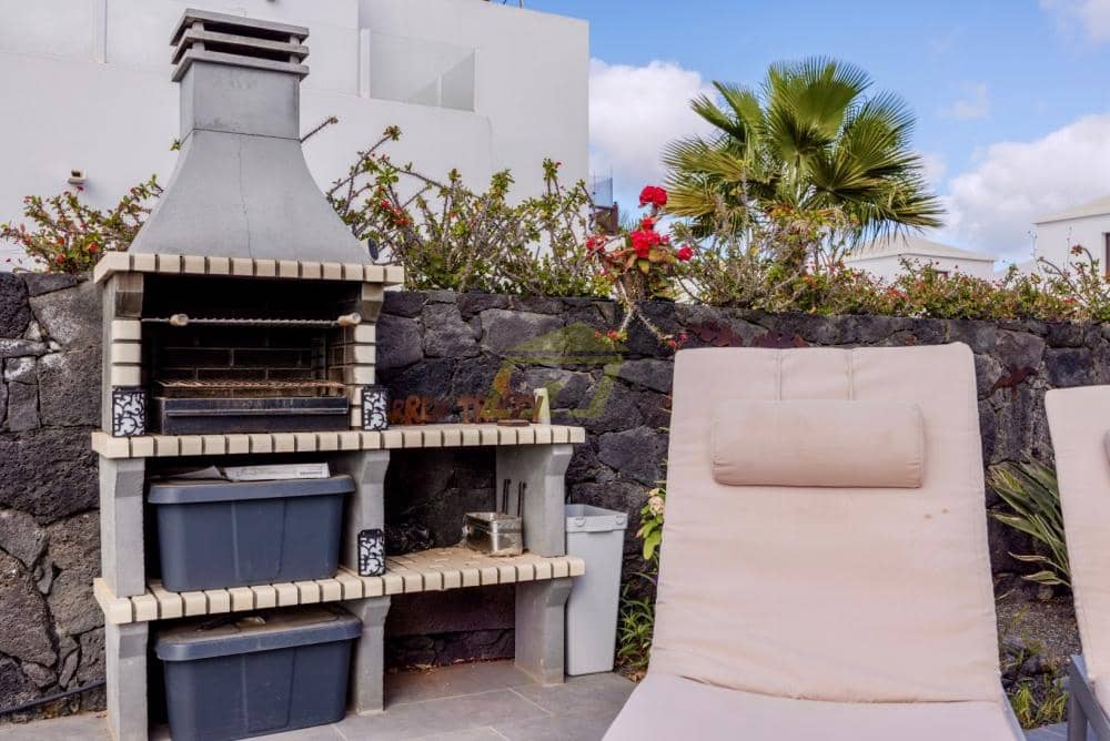 Chalet de 3 habitaciones en Playa Blanca en venta con piscina - 450.000 € (Ref: 9540719)