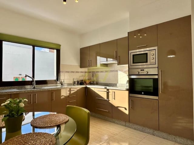 4 chambre Villa/Maison à vendre à Guime, San Bartolomé avec piscine - 650 000 € (Ref: 9554513)