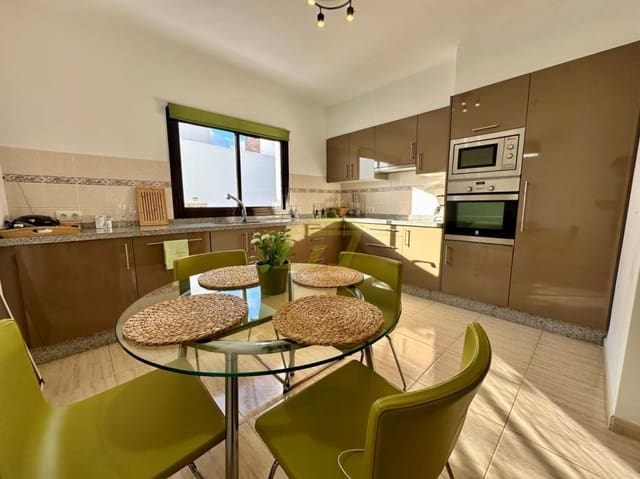 4 chambre Villa/Maison à vendre à Guime, San Bartolomé avec piscine - 650 000 € (Ref: 9554513)