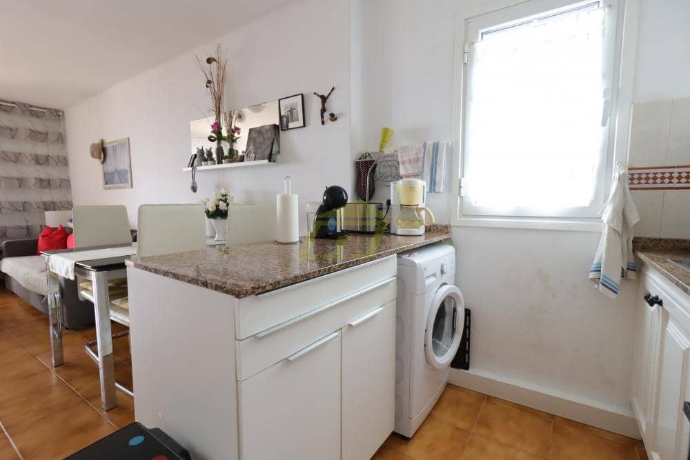 2 soveværelse Lejlighed til salg i Puerto del Carmen med swimmingpool - € 299.000 (Ref: 9554517)