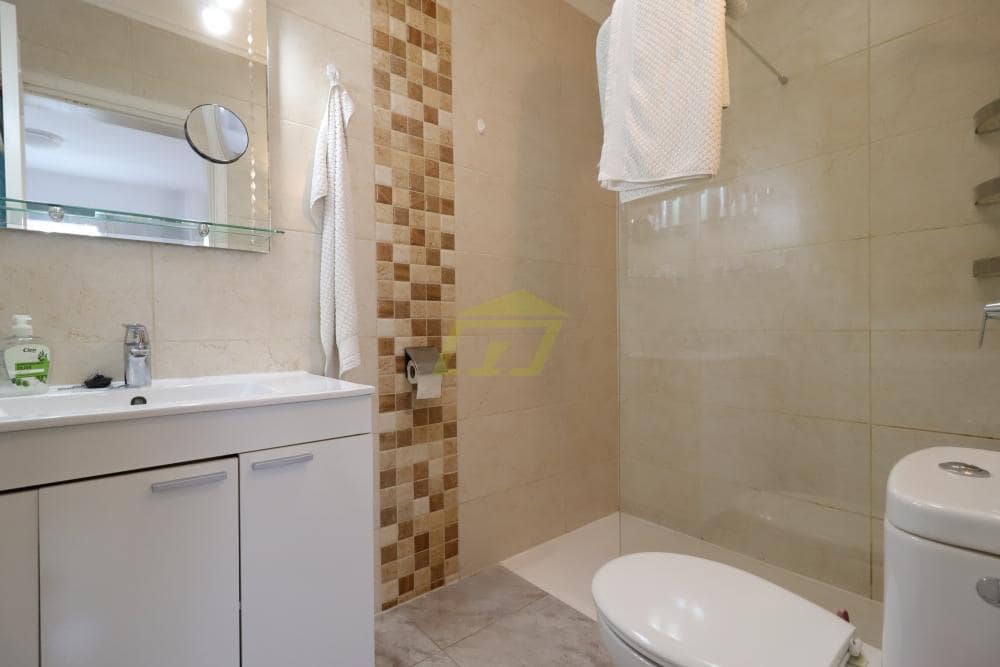 2 soveværelse Lejlighed til salg i Puerto del Carmen med swimmingpool - € 299.000 (Ref: 9554517)