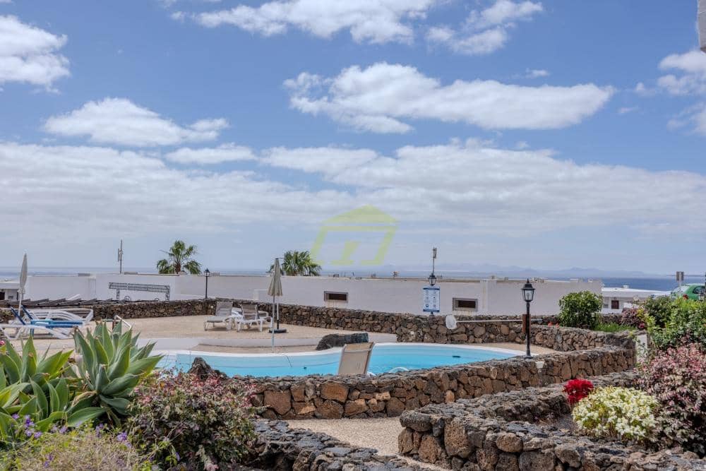 2 soveværelse Lejlighed til salg i Puerto del Carmen med swimmingpool - € 299.000 (Ref: 9554517)