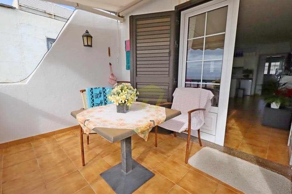 2 soveværelse Lejlighed til salg i Puerto del Carmen med swimmingpool - € 299.000 (Ref: 9554517)