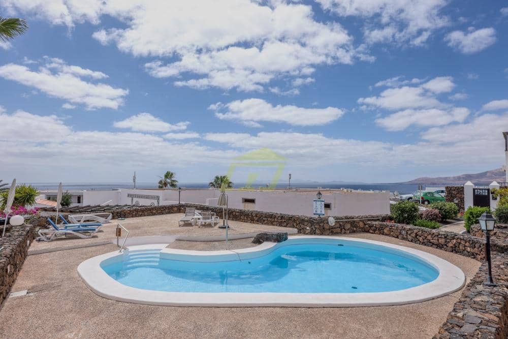 2 soveværelse Lejlighed til salg i Puerto del Carmen med swimmingpool - € 299.000 (Ref: 9554517)