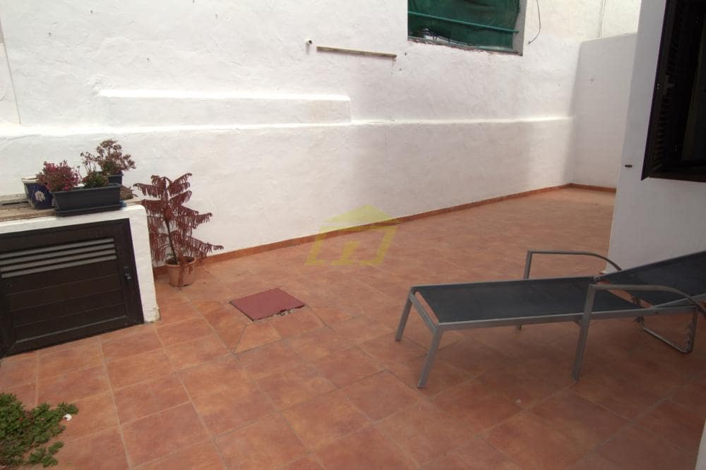 2 bedroom Villa for sale in Puerto del Carmen - € 379,000 (Ref: 9560855)