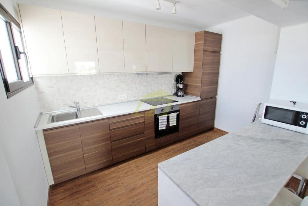 2 bedroom Villa for sale in Puerto del Carmen - € 379,000 (Ref: 9560855)