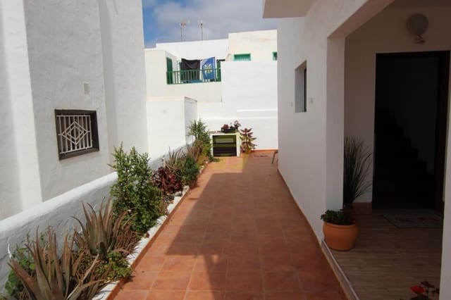 2 soverom Villa til salgs i Puerto del Carmen, Tías - € 379 000 (Ref: 9560855)