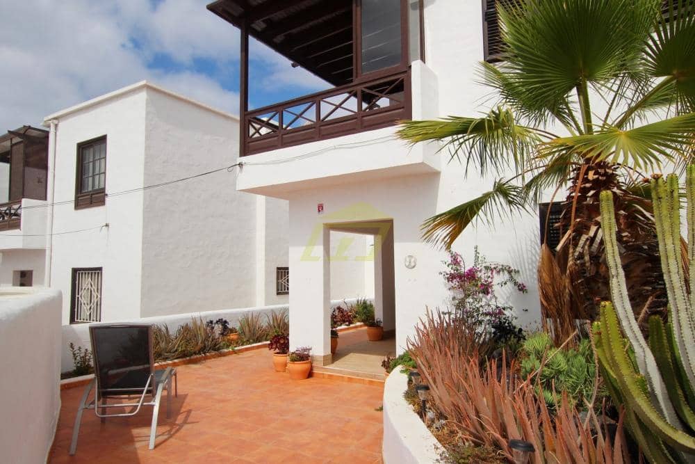 2 bedroom Villa for sale in Puerto del Carmen - € 379,000 (Ref: 9560855)