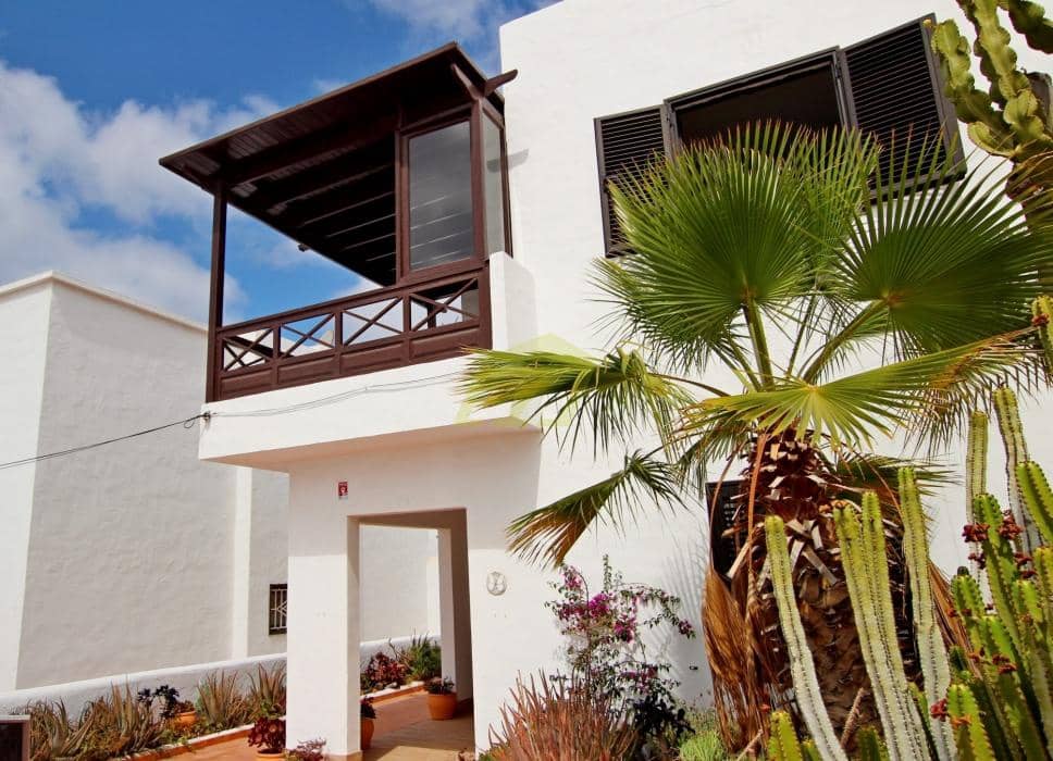 2 bedroom Villa for sale in Puerto del Carmen - € 379,000 (Ref: 9560855)