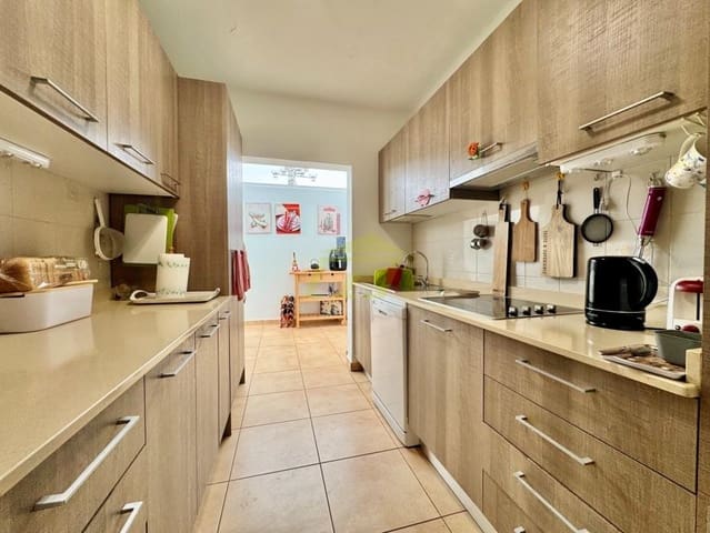 2 soverom Villa til salgs i Tías med svømmebasseng - € 475 000 (Ref: 9567964)