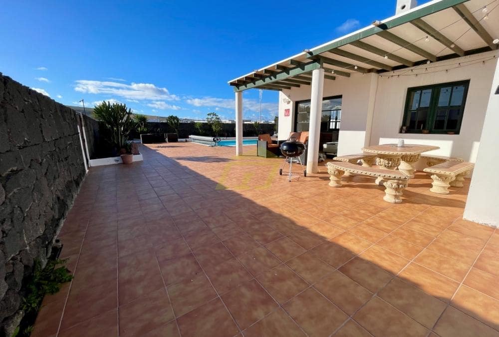 3 makuuhuone Huvila myytävänä paikassa Playa Blanca mukana uima-altaan - 485 000 € (Ref: 9567966)