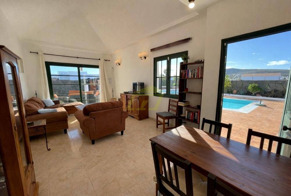 3 makuuhuone Huvila myytävänä paikassa Playa Blanca mukana uima-altaan - 485 000 € (Ref: 9567966)