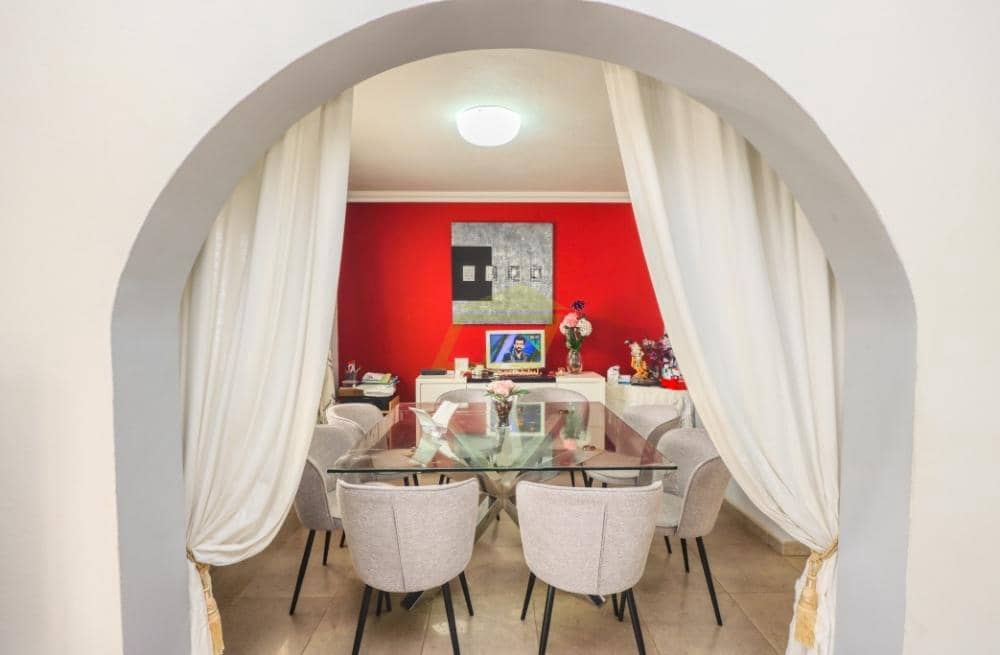 5 bedroom Villa for sale in Tahiche with pool - € 550,000 (Ref: 9570451)