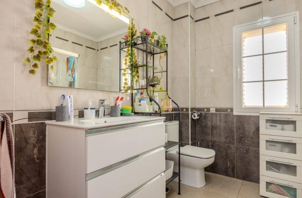 5 bedroom Villa for sale in Tahiche with pool - € 550,000 (Ref: 9570451)