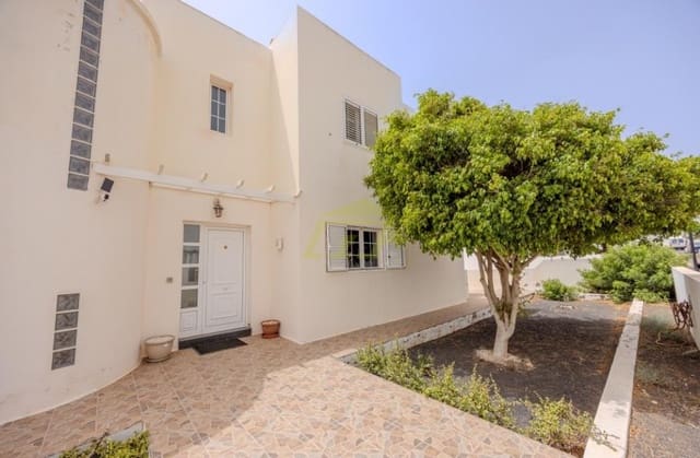 5 slaapkamer Villa te koop in Tahiche, Teguise met zwembad - € 550.000 (Ref: 9570451)