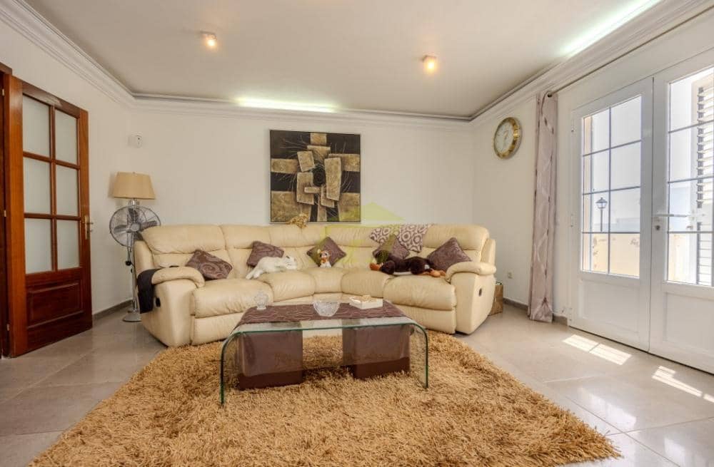 5 bedroom Villa for sale in Tahiche with pool - € 550,000 (Ref: 9570451)