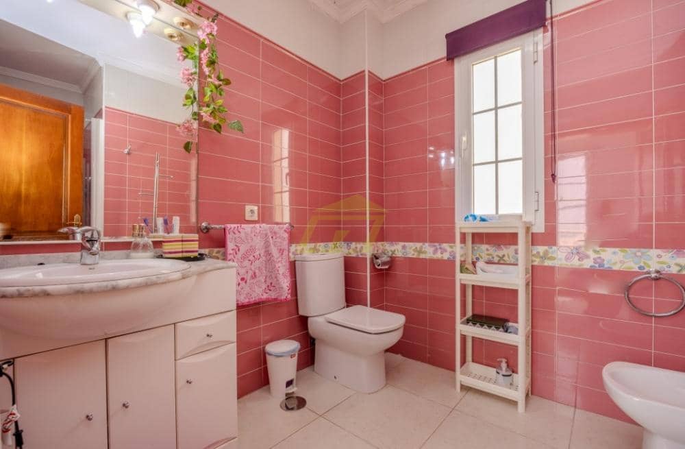 5 bedroom Villa for sale in Tahiche with pool - € 550,000 (Ref: 9570451)