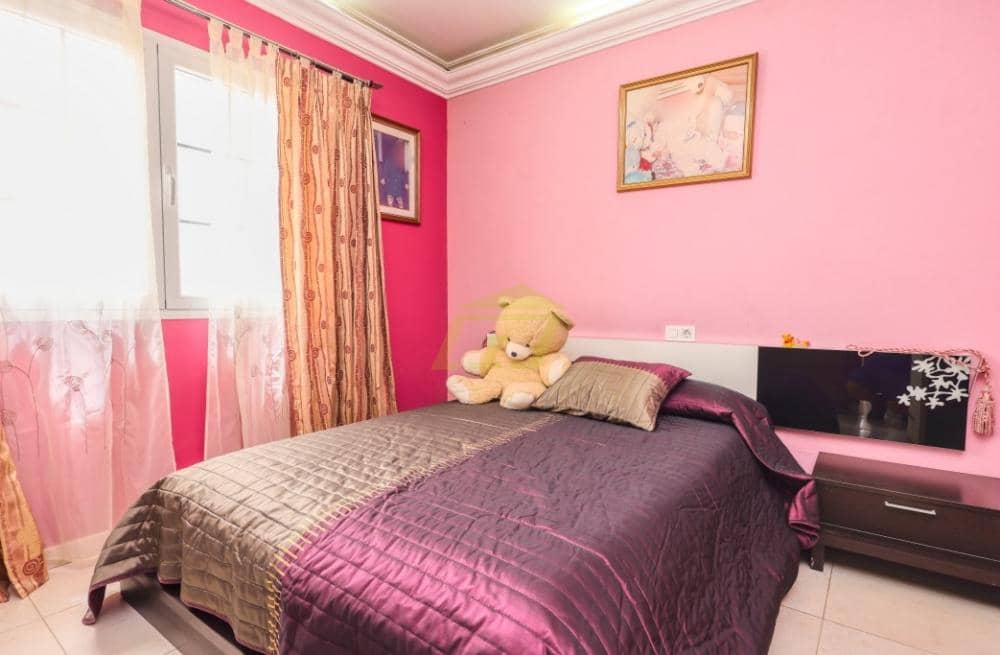 5 bedroom Villa for sale in Tahiche with pool - € 550,000 (Ref: 9570451)