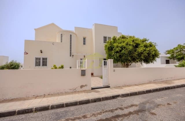 5 slaapkamer Villa te koop in Tahiche, Teguise met zwembad - € 550.000 (Ref: 9570451)