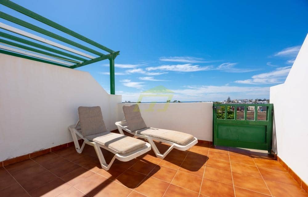 2 bedroom Apartment for sale in Costa Teguise with pool garage - € 340,000 (Ref: 9570452)