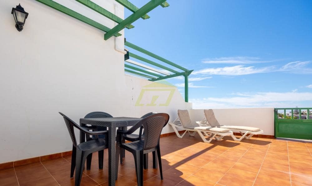 2 bedroom Apartment for sale in Costa Teguise with pool garage - € 340,000 (Ref: 9570452)