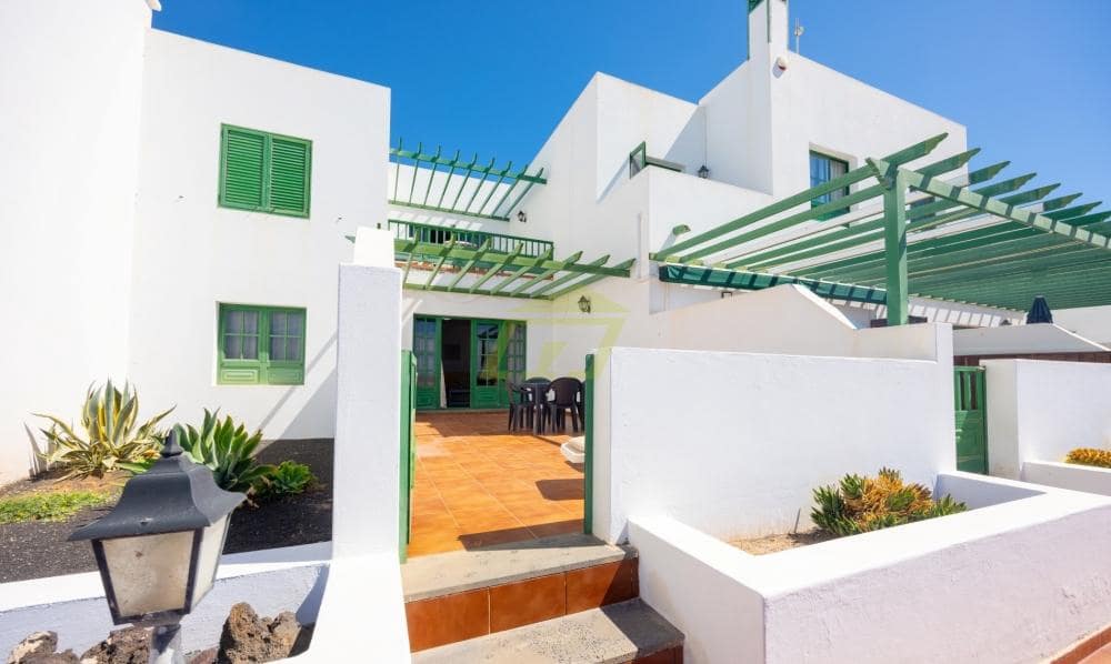 2 bedroom Apartment for sale in Costa Teguise with pool garage - € 340,000 (Ref: 9570452)