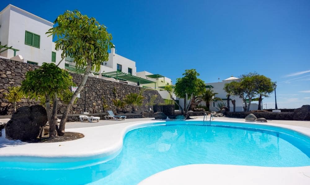 2 bedroom Apartment for sale in Costa Teguise with pool garage - € 340,000 (Ref: 9570452)