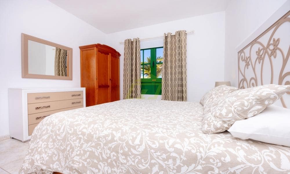 2 bedroom Apartment for sale in Costa Teguise with pool garage - € 340,000 (Ref: 9570452)