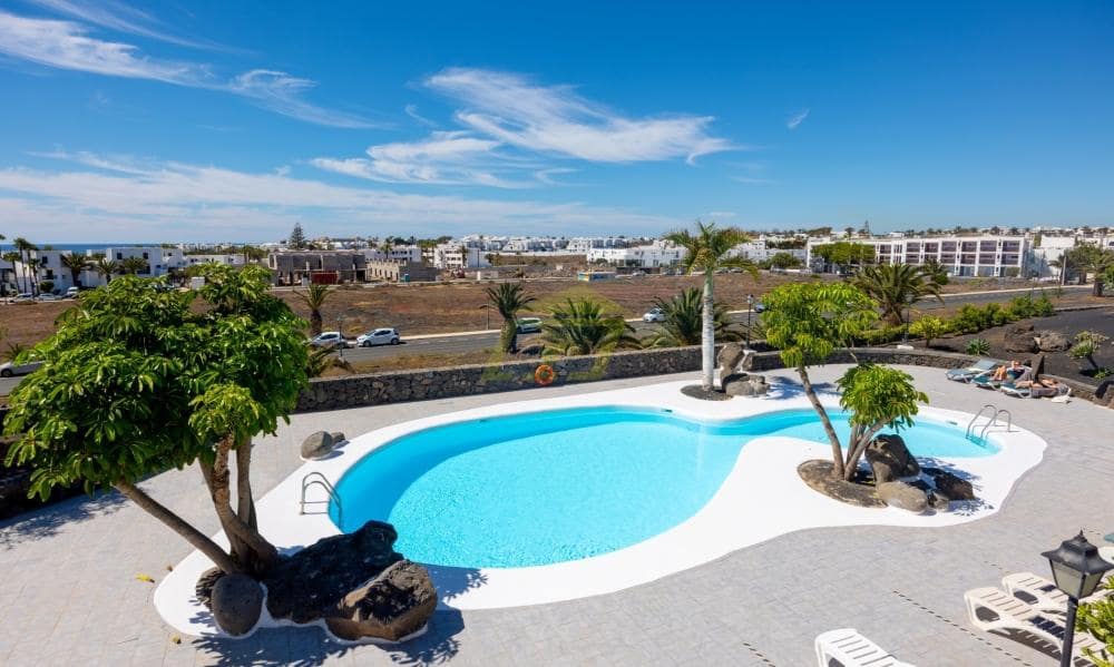 2 bedroom Apartment for sale in Costa Teguise with pool garage - € 340,000 (Ref: 9570452)
