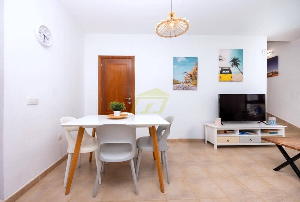 2 bedroom Villa for sale in Playa Blanca with pool garage - € 399,000 (Ref: 9570453)