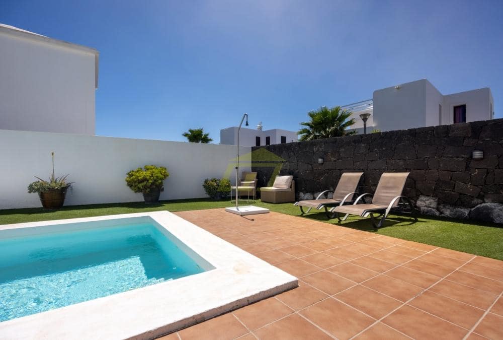 2 bedroom Villa for sale in Playa Blanca with pool garage - € 399,000 (Ref: 9570453)