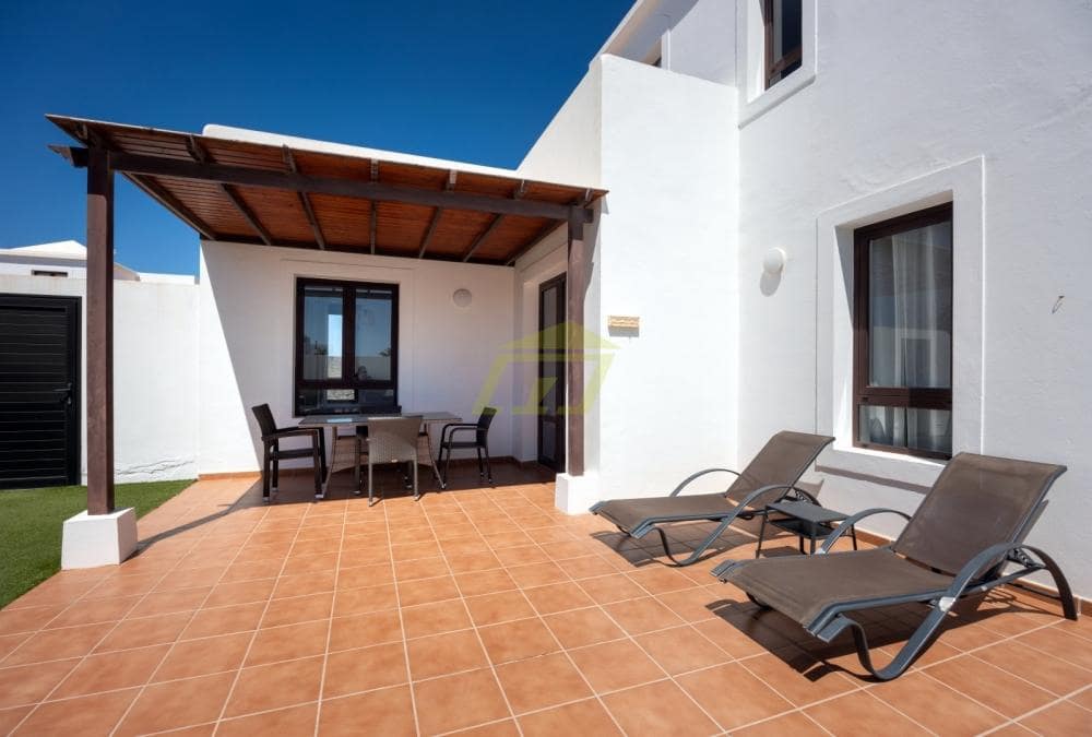 2 bedroom Villa for sale in Playa Blanca with pool garage - € 399,000 (Ref: 9570453)