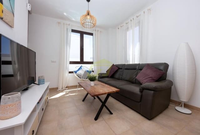 2 sovrum Villa till salu i Playa Blanca, Yaiza med pool - 399 000 € (Ref: 9570453)