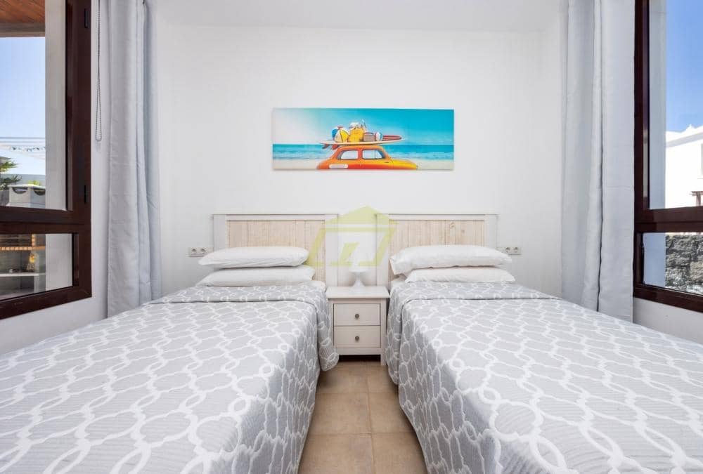 2 bedroom Villa for sale in Playa Blanca with pool garage - € 399,000 (Ref: 9570453)