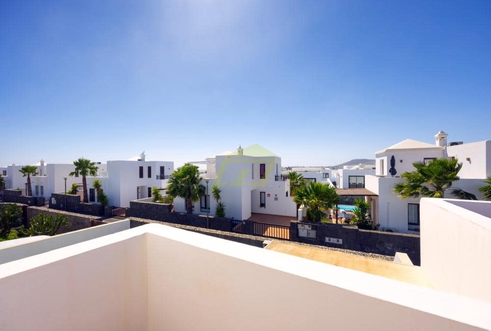 2 bedroom Villa for sale in Playa Blanca with pool garage - € 399,000 (Ref: 9570453)