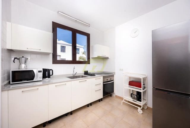 2 sovrum Villa till salu i Playa Blanca, Yaiza med pool - 399 000 € (Ref: 9570453)