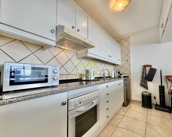 Apartamento de 2 habitaciones en Costa Teguise, Teguise en venta con piscina - 380.000 € (Ref: 9573829)