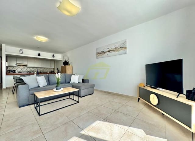 Apartamento de 2 habitaciones en Costa Teguise, Teguise en venta con piscina - 380.000 € (Ref: 9573829)