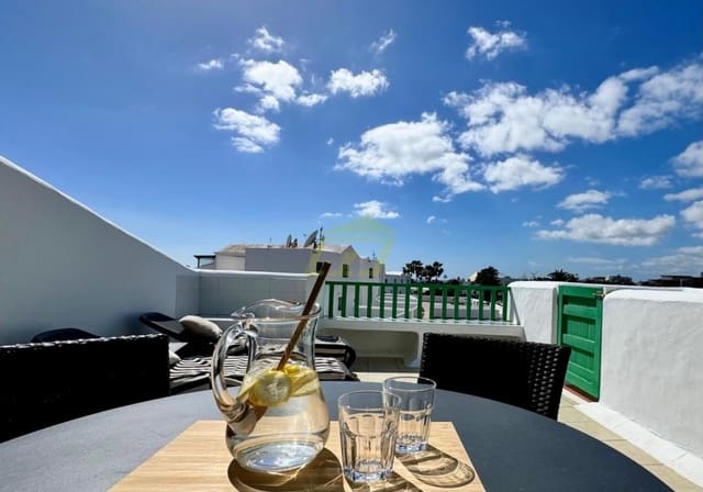 Apartamento de 2 habitaciones en Costa Teguise, Teguise en venta con piscina - 380.000 € (Ref: 9573829)