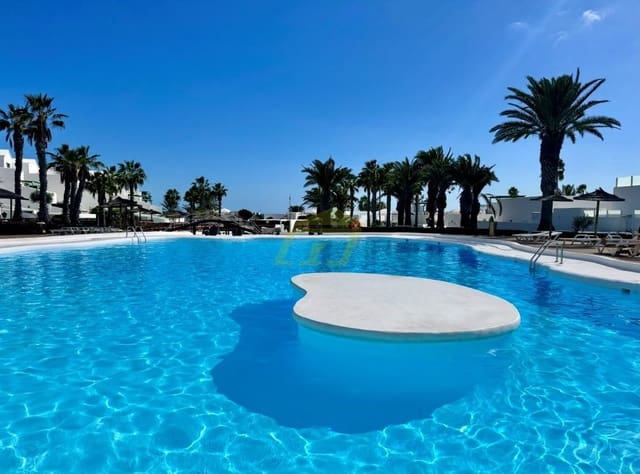 Apartamento de 2 habitaciones en Costa Teguise, Teguise en venta con piscina - 380.000 € (Ref: 9573829)