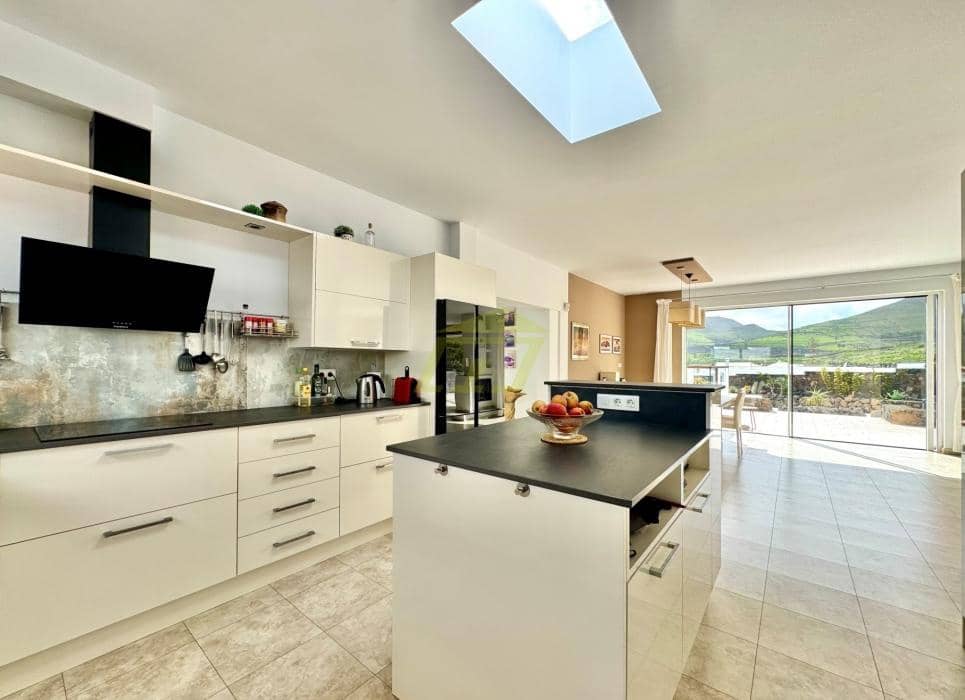 3 bedroom Villa for sale in Haria - € 690,000 (Ref: 9585315)