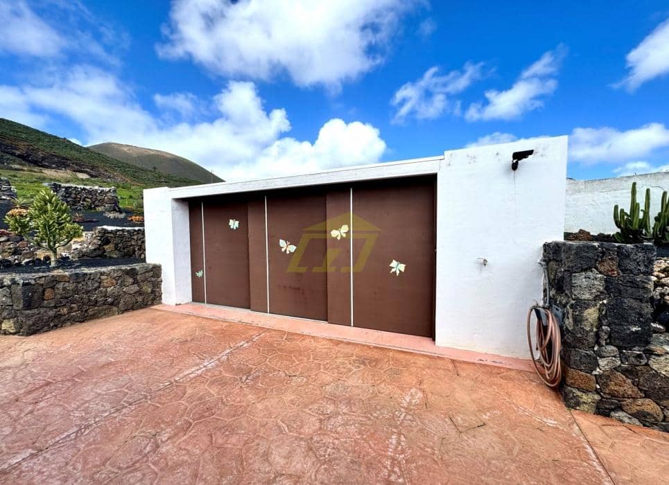 3 bedroom Villa for sale in Haria - € 690,000 (Ref: 9585315)