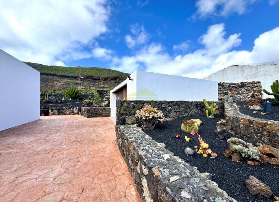 3 bedroom Villa for sale in Haria - € 690,000 (Ref: 9585315)