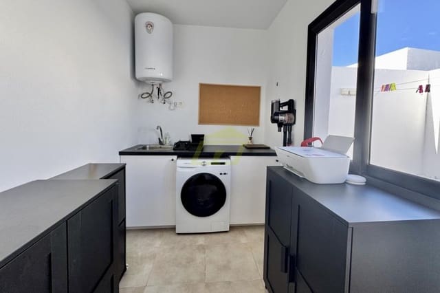 3 chambre Villa/Maison à vendre à Tías avec piscine - 650 000 € (Ref: 9585316)