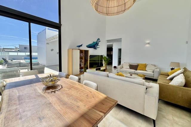 3 chambre Villa/Maison à vendre à Tías avec piscine - 650 000 € (Ref: 9585316)