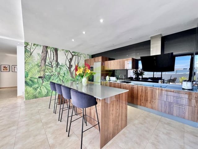 3 chambre Villa/Maison à vendre à Tías avec piscine - 650 000 € (Ref: 9585316)