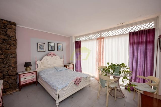 Local Comercial de 4 habitaciones en Costa Teguise, Teguise en venta con piscina - 450.000 € (Ref: 9594576)