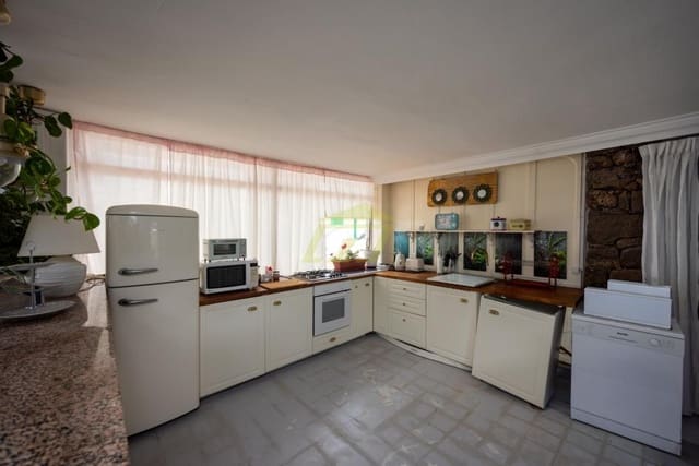 Local Comercial de 4 habitaciones en Costa Teguise, Teguise en venta con piscina - 450.000 € (Ref: 9594576)