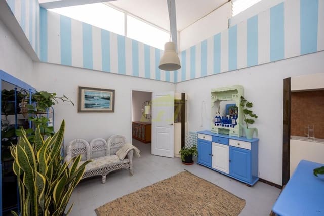 Local Comercial de 4 habitaciones en Costa Teguise, Teguise en venta con piscina - 450.000 € (Ref: 9594576)