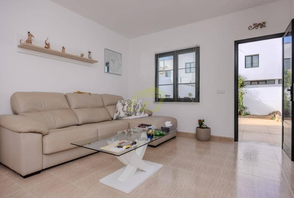 2 bedroom Villa for sale in Playa Blanca - € 279,000 (Ref: 9604549)